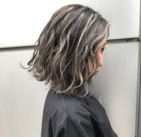 ヘアカラー この髪色にするにはハイライトの部分はブリーチ Q A Cosme アットコスメ