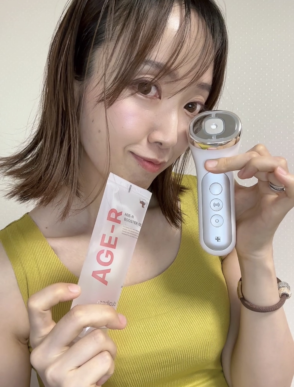 小顔ケアmedicubeメディキューブ 美顔器 EMS ディープ AGE-R ユーセラ