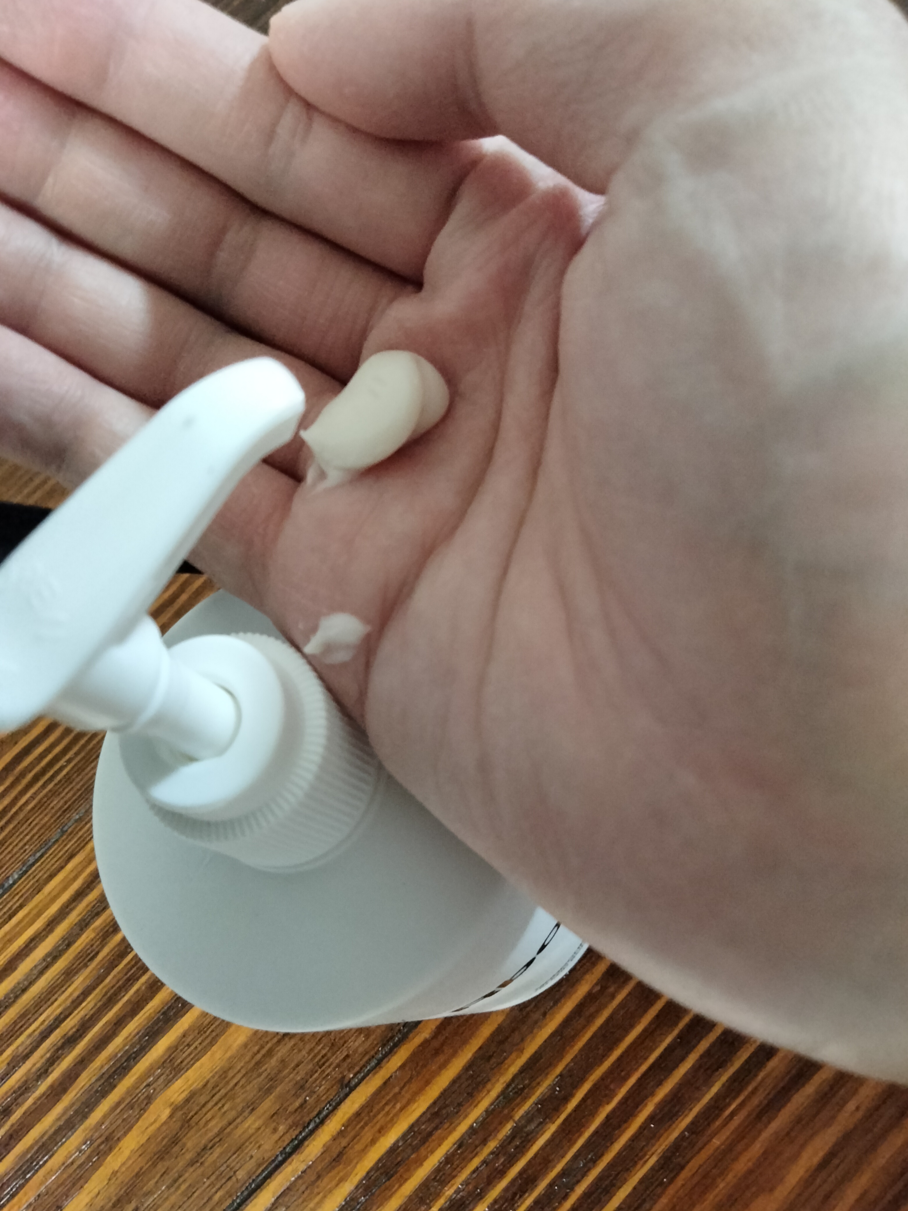 RboW(アールボウ) / MONOCHROME Hand and Body Lotionの公式商品