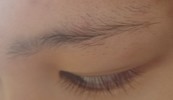 眉毛が濃くなった