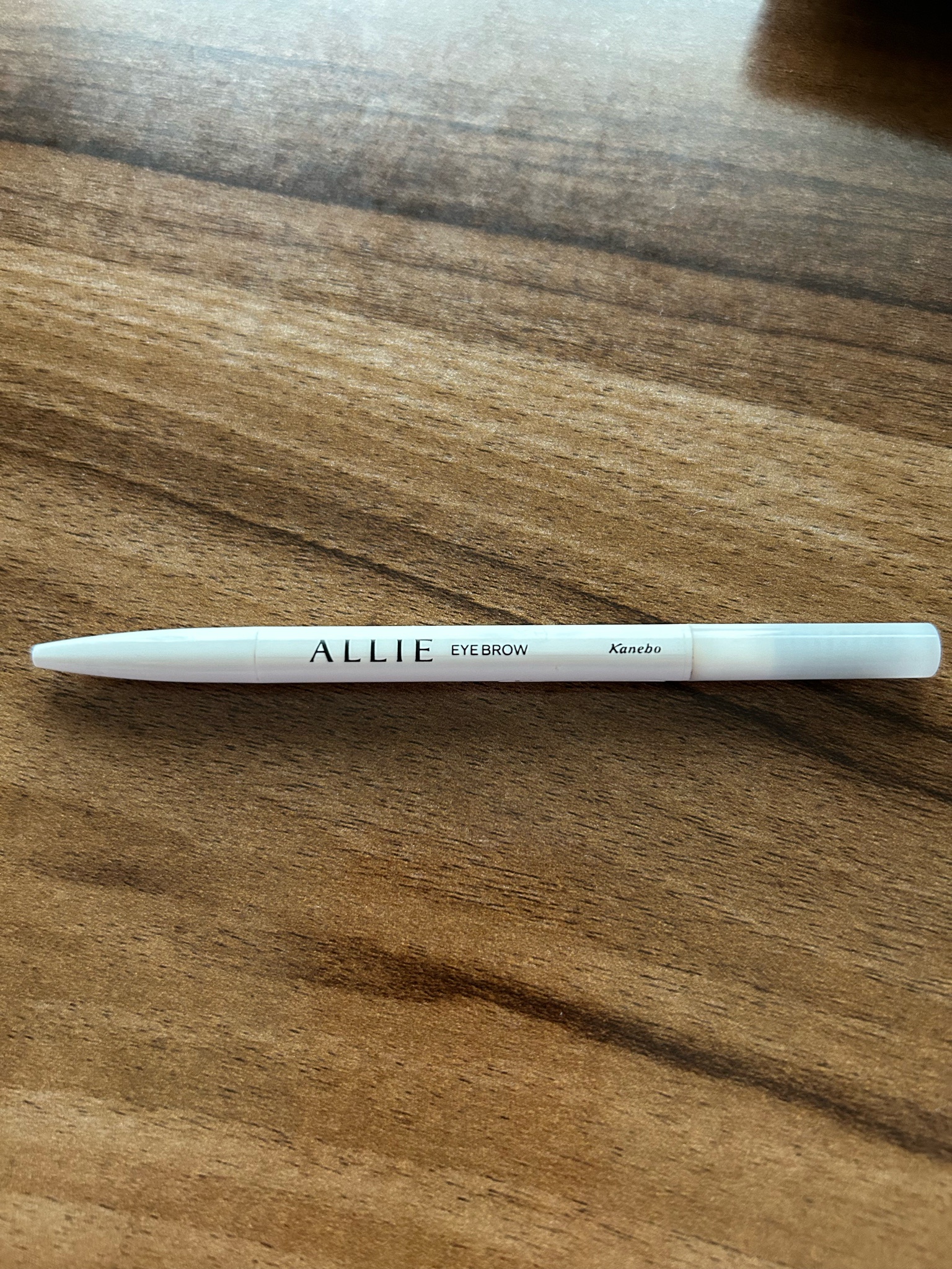 アイブロウ | 商品ラインナップ | ALLIE | カネボウ化粧品