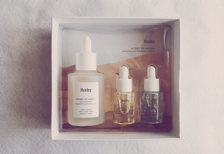 枯れた肌がよみがえる Huxley Secret Of Sahara Oil Essence C Raido さんのブログ Cosme アットコスメ