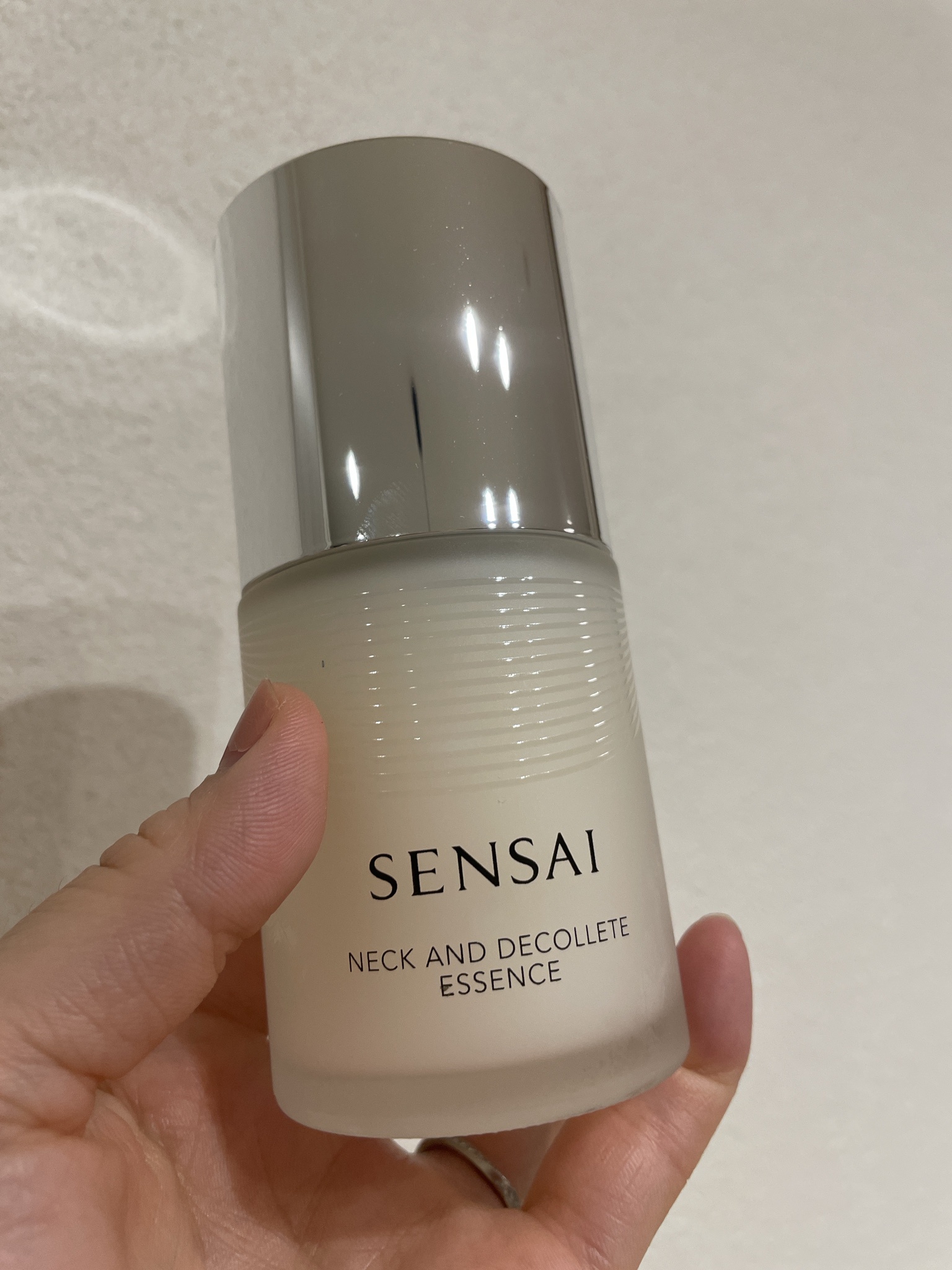 SENSAI / センサイ ネック アンド デコルテ エッセンスの公式商品情報