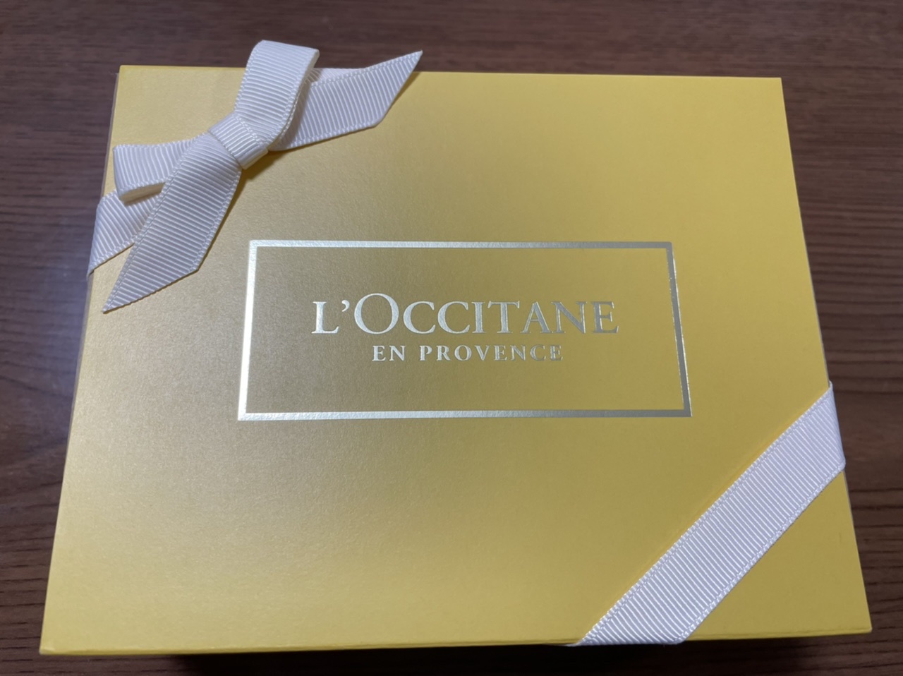 ロクシタン アールグレイとフローラルコットン スノーシア ハンドクリーム