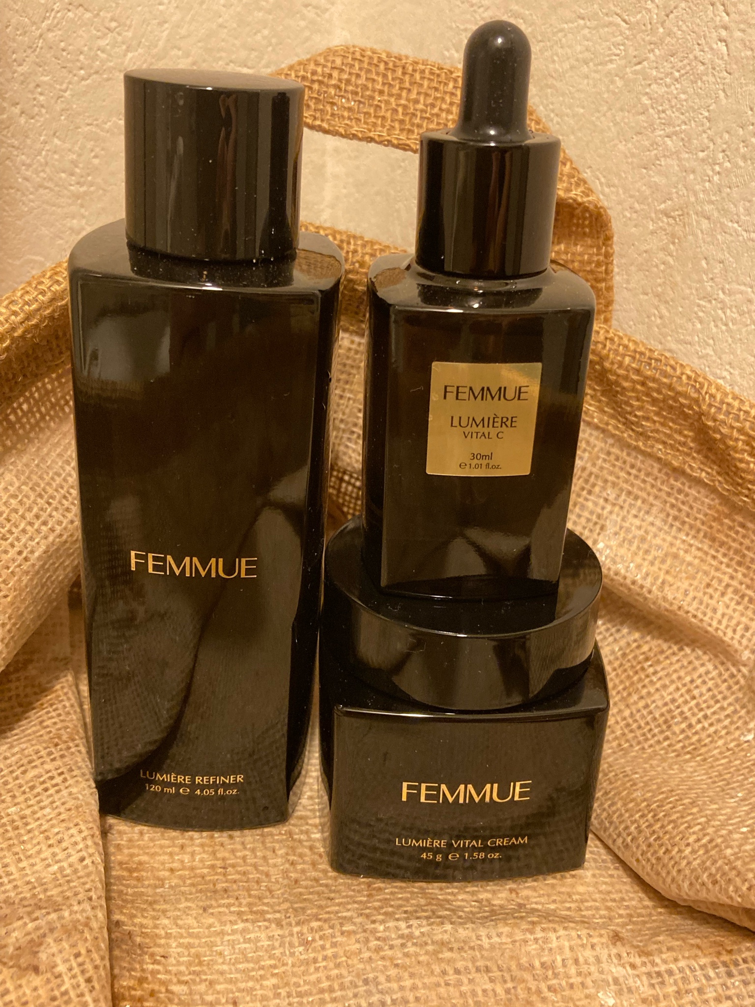FEMMUE（ファミュ） / ルミエール リファイナー(旧)の公式商品
