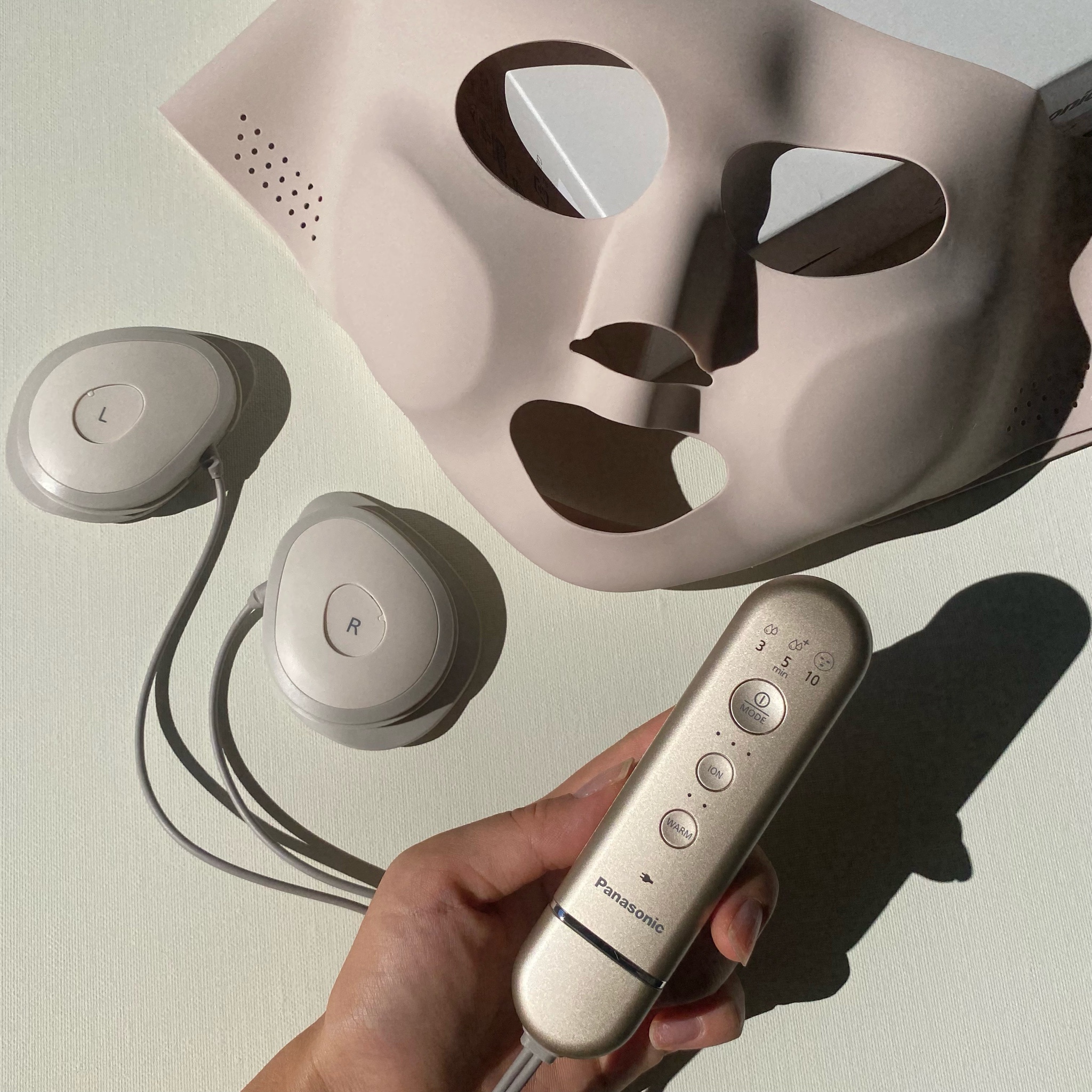 マスク型イオン美顔器　イオンブースト　EH-SM50