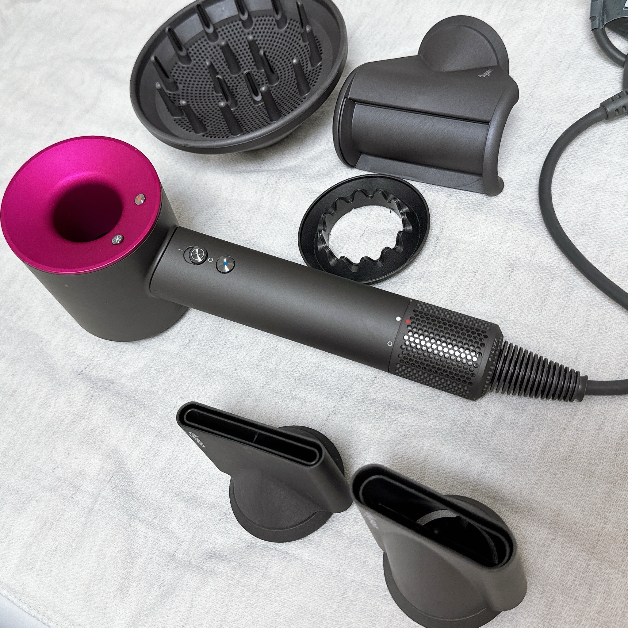 dyson / Dyson Supersonic Ionicヘアードライヤーの公式商品情報｜美容