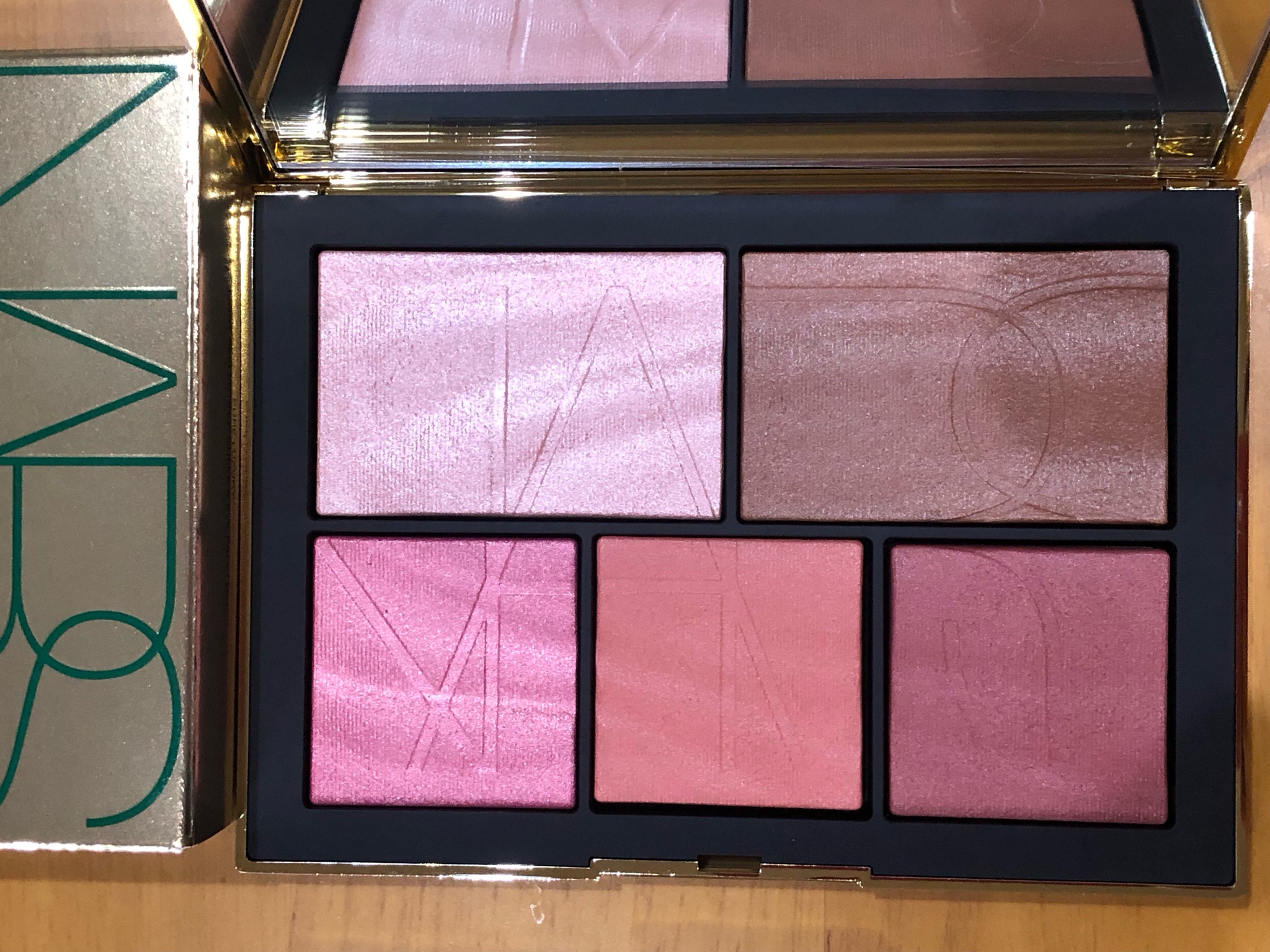 NARS / ピュアラグジュアリー ライトリフレクティング チーク