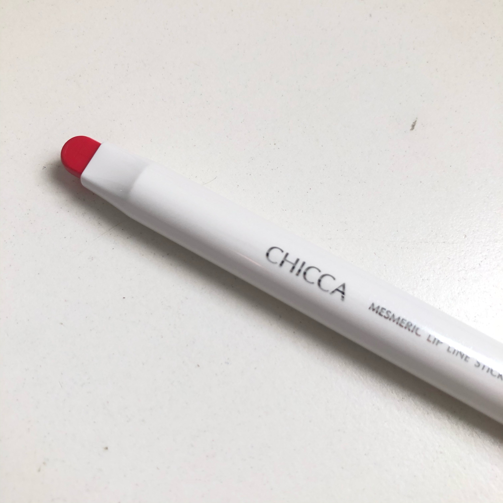 CHICCA(キッカ) / メスメリック リップラインスティックの公式商品情報