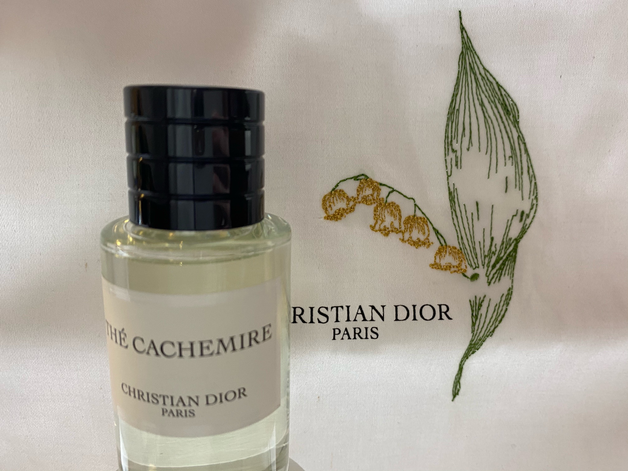 価額全部ショップの中に Dior テ カシミア オードゥパルファン 125ml