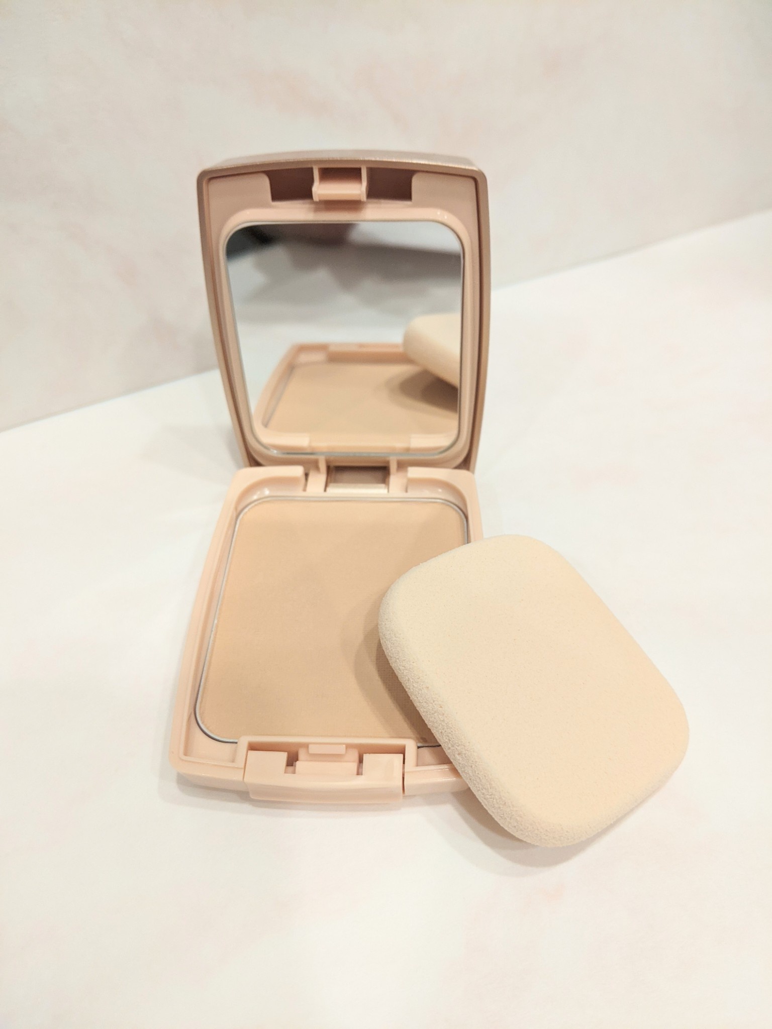 24h cosme / 24 ミネラルモイストパウダーファンデの公式商品