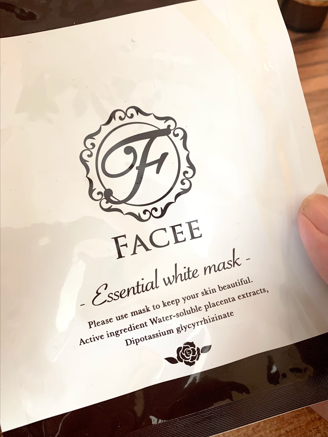 Facee(フェイシー) / エッセンシャルホワイトマスクの公式商品