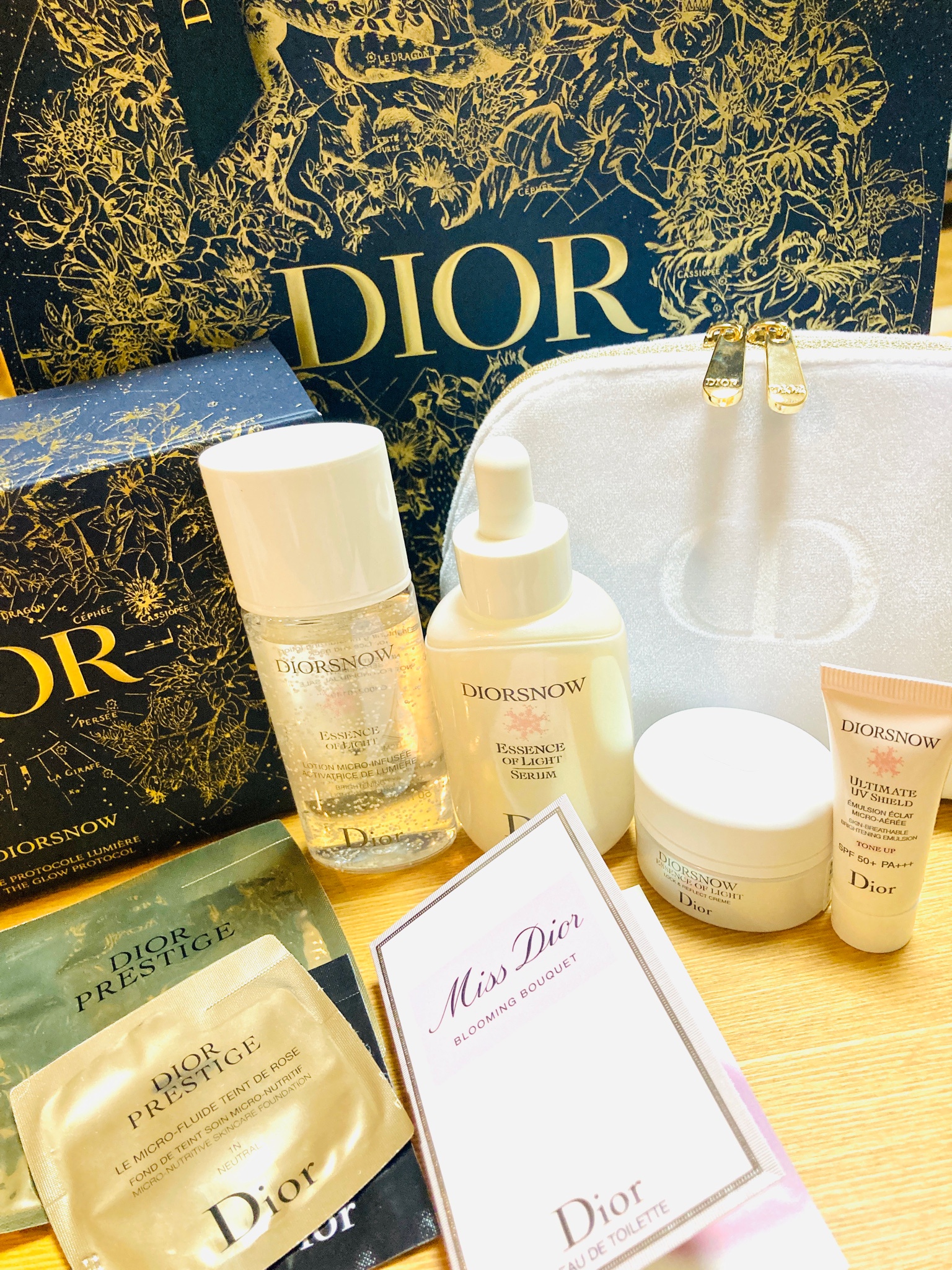 DIOR スノーエッセンス ホリデー クリスマス ギフト未開封です