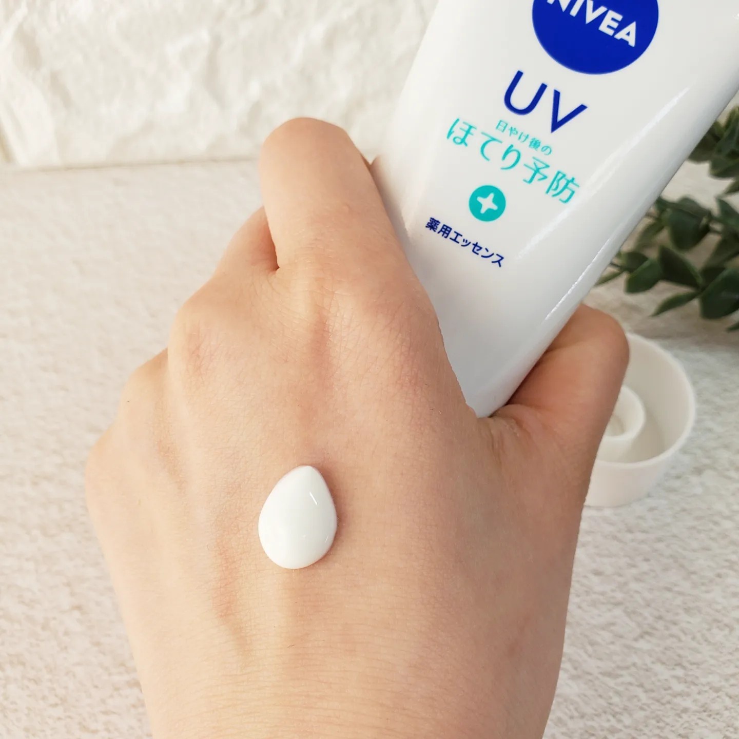 ニベア UV 薬用 エッセンス A - 日焼け止め