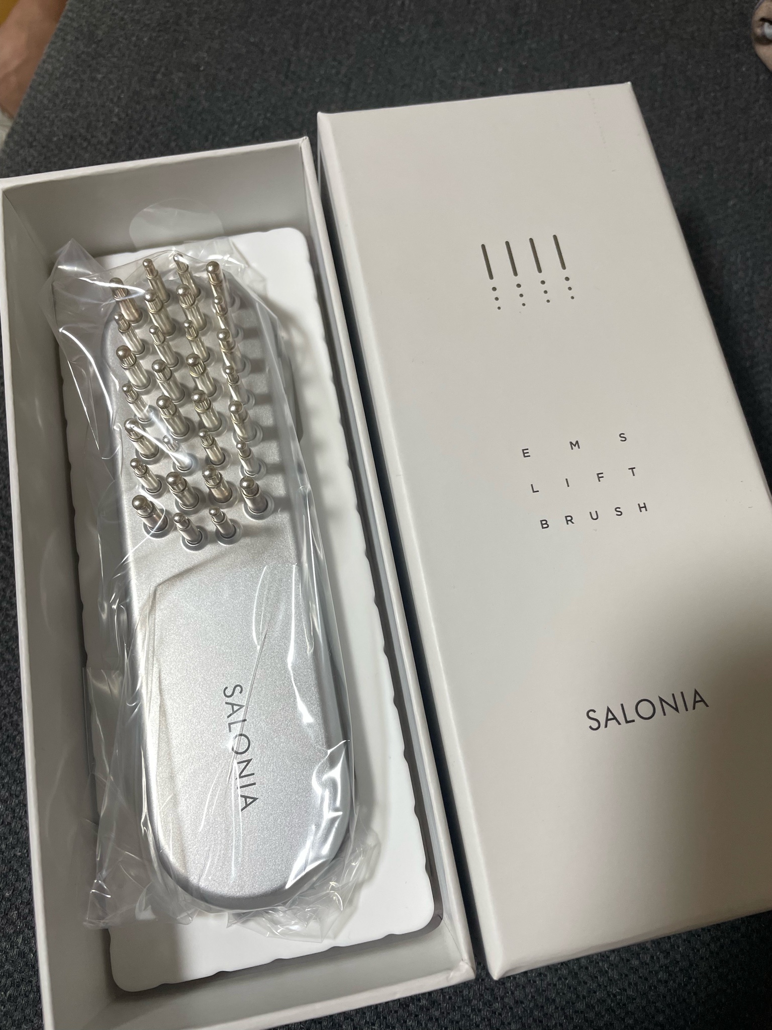 SALONIA(サロニア) / EMSリフトブラシの公式商品情報|美容 SALONIA(サロニア) / EMSリフトブラシの公式商品情報|美容