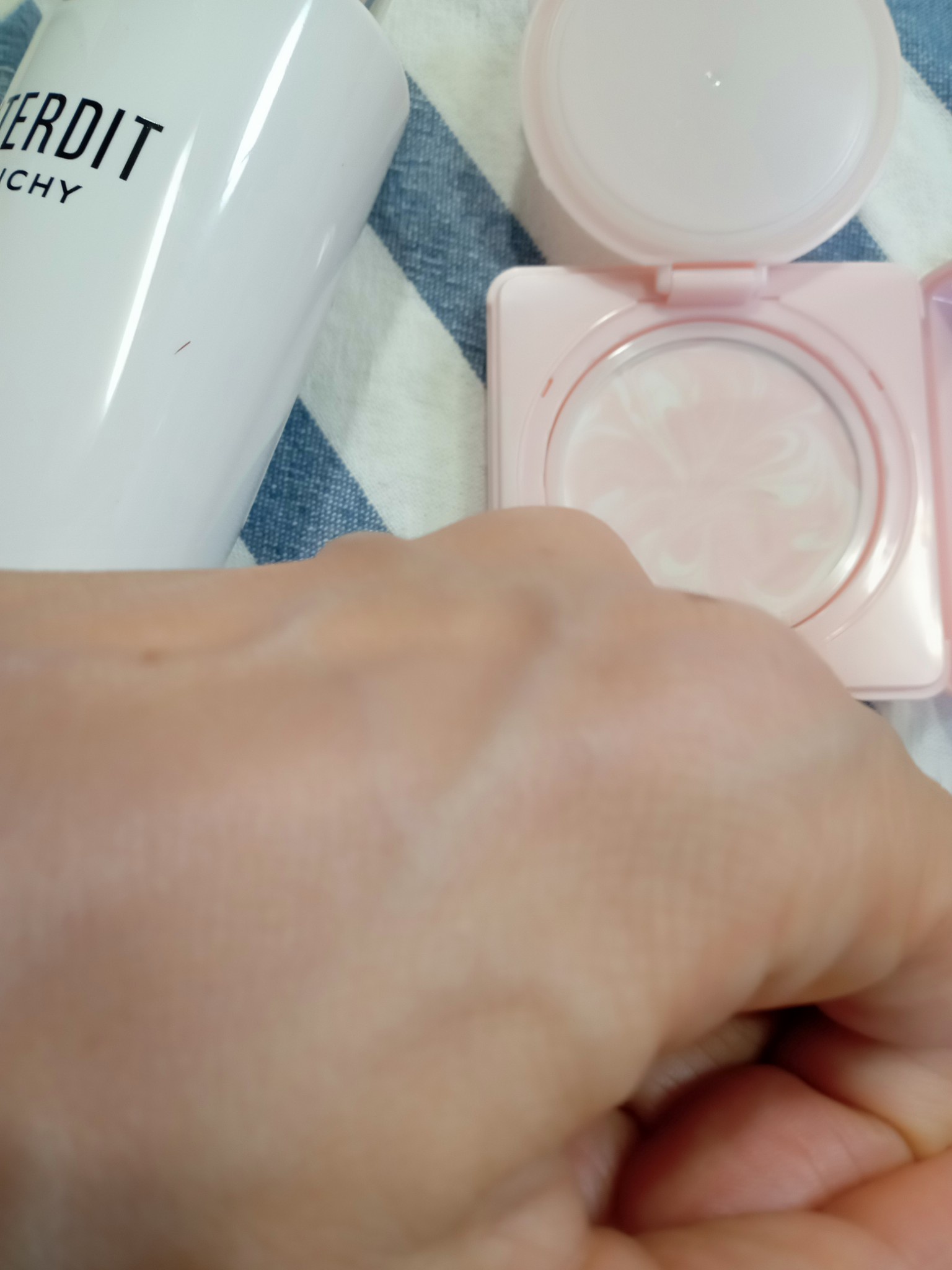 ジバンシイ / スキン PFCT コンパクト クリームの公式商品情報
