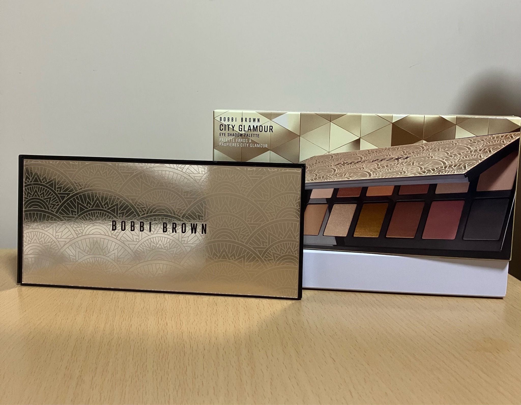 おすすめの人気 BOBBI BROWN シティグラマーアイシャドウパレット