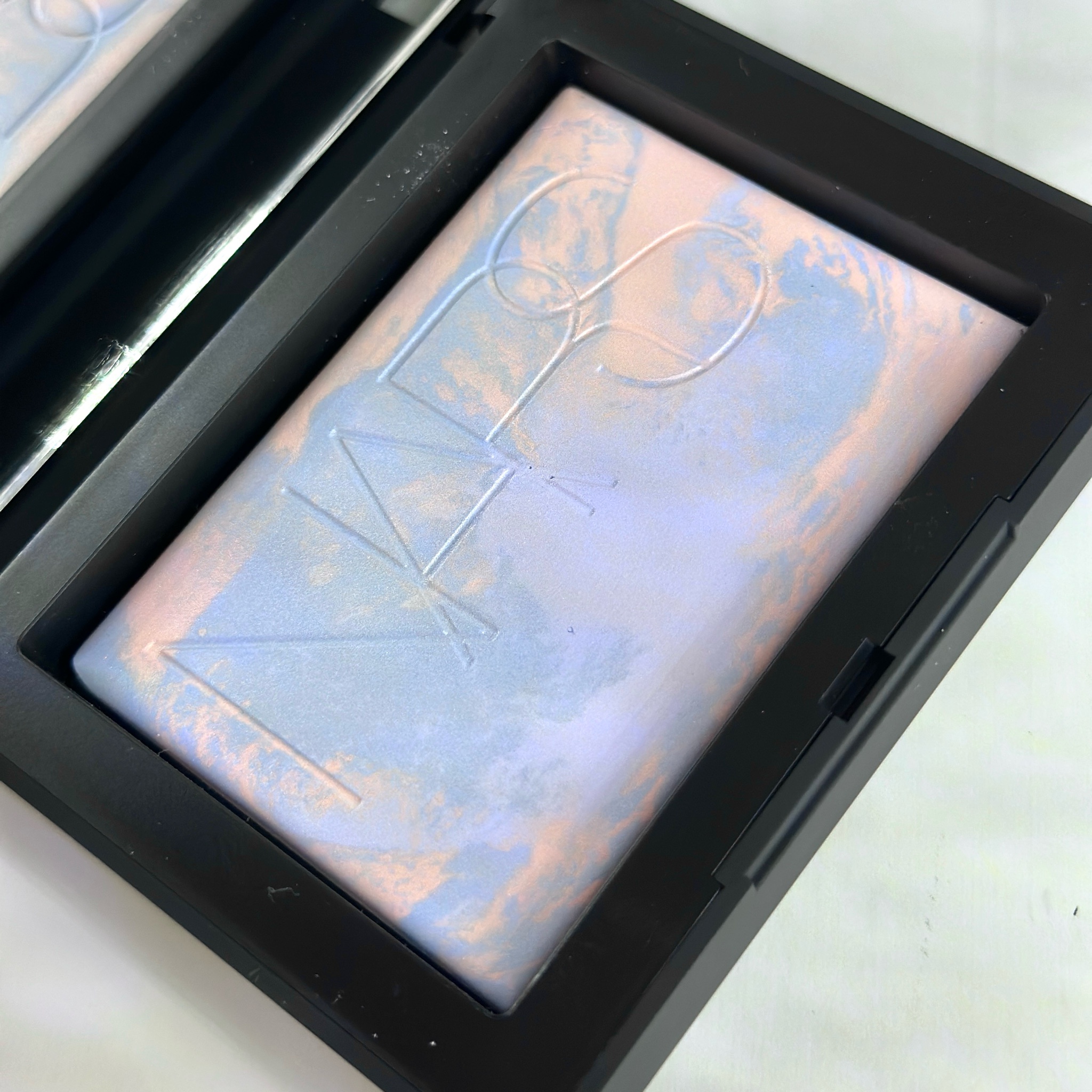 NARS / ライトリフレクティング プリズマティックパウダーの公式