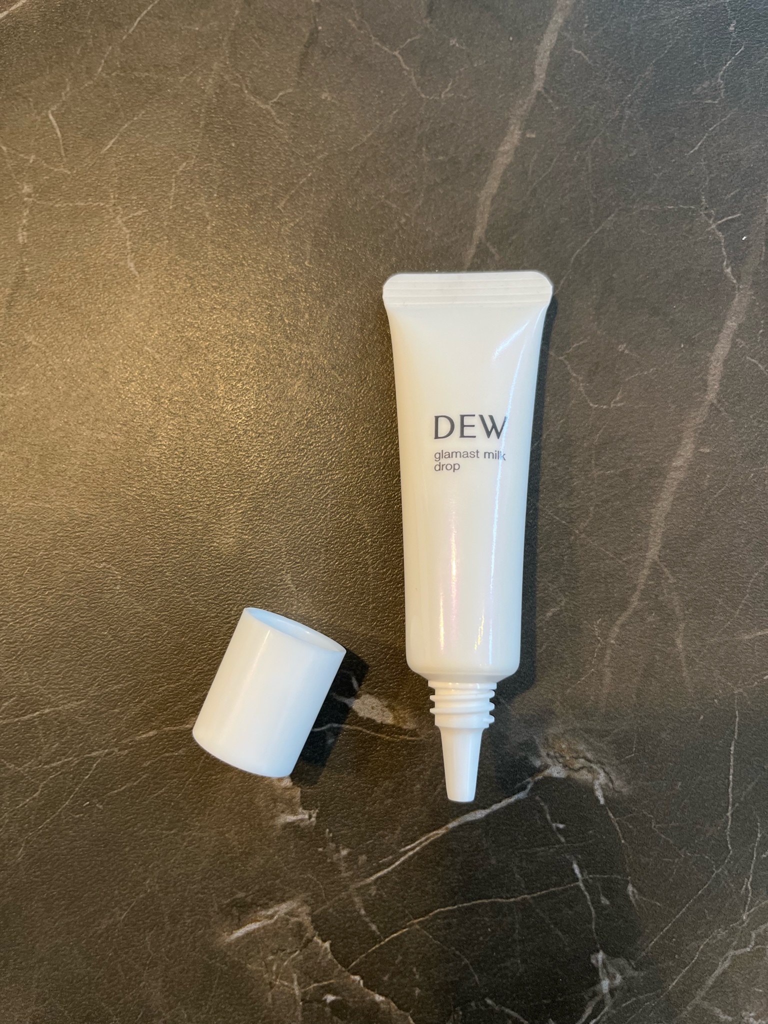 DEW / グラマストミルクドロップの公式商品情報｜美容・化粧品