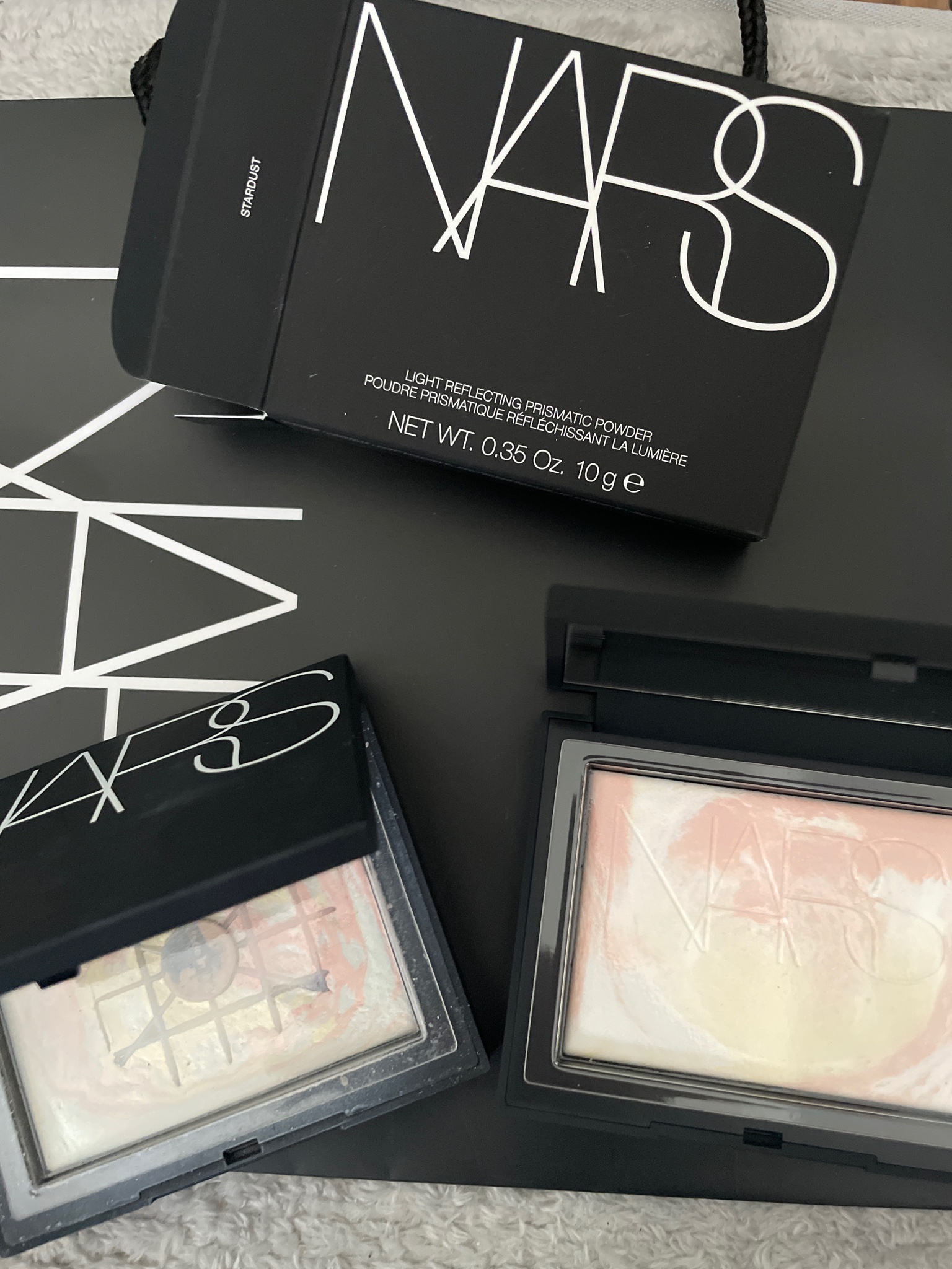 送料込 NARS ライトリフレクティング プリズマティックパウダー