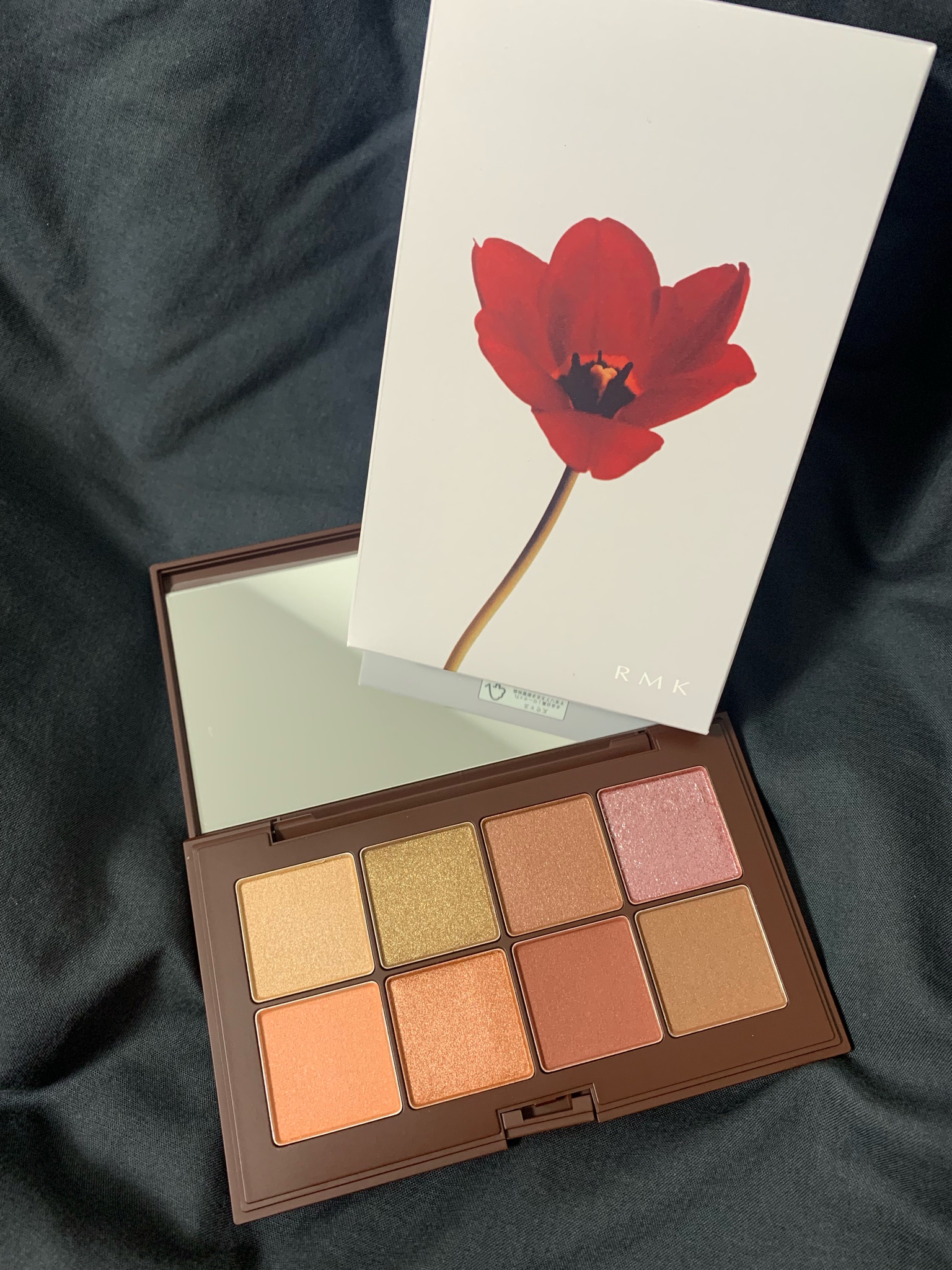 RMK / RMK ウォーム メモリーズ アイシャドウパレットの公式商品情報