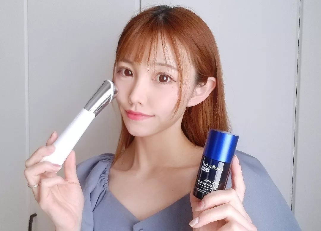 美容/健康 美容機器 MEDICUBE(メディキューブ) / ダーマエアショット ホワイトの商品情報 