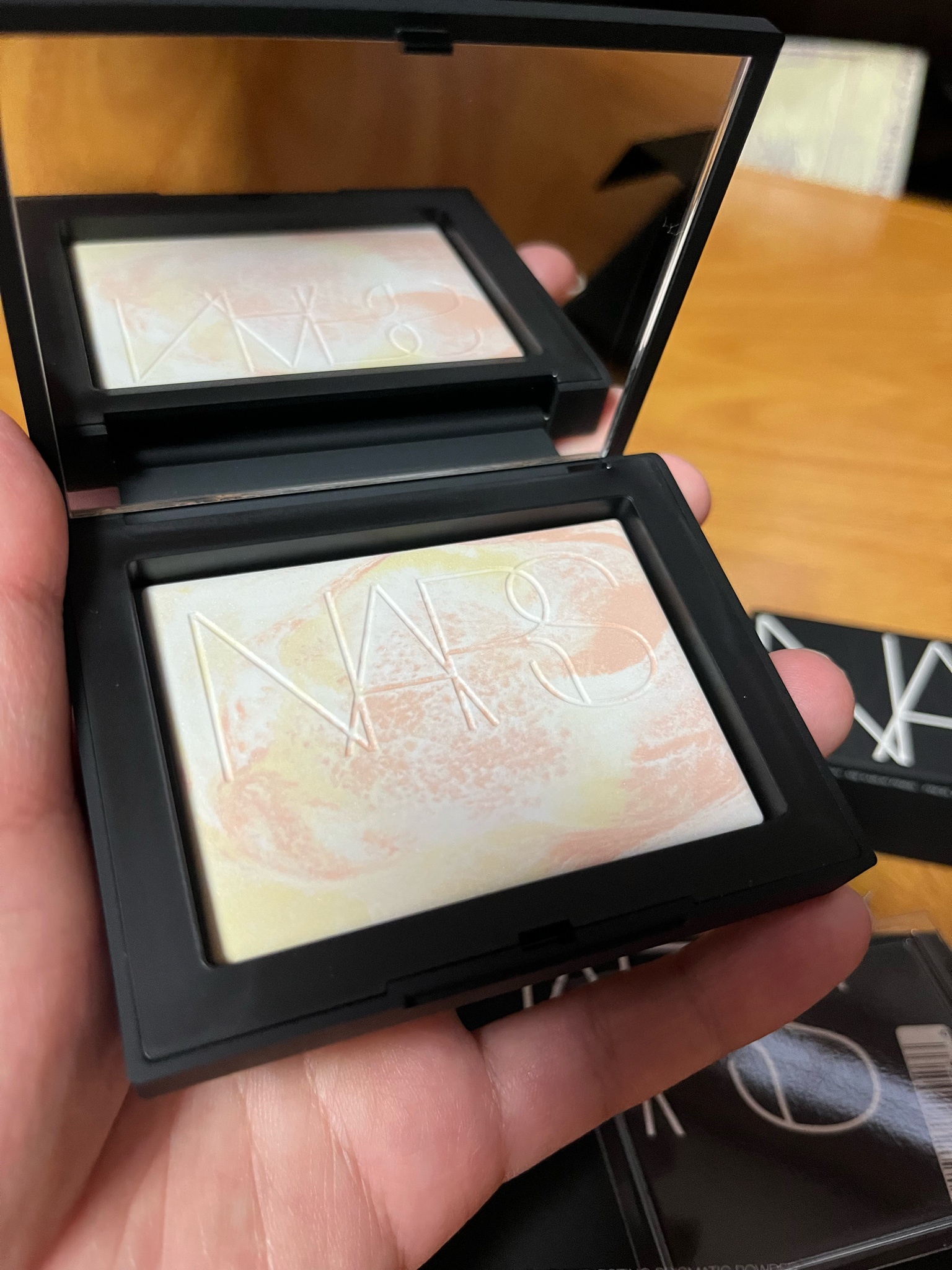 NARS ライトリフレクティング プリズマティックパウダー ロングセラー