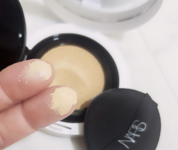 NARS / ライトリフレクティング セラムクッション
