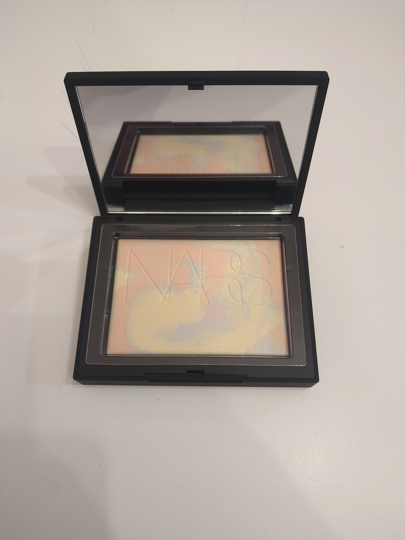 NARS / ライトリフレクティング プリズマティックパウダーの公式商品 