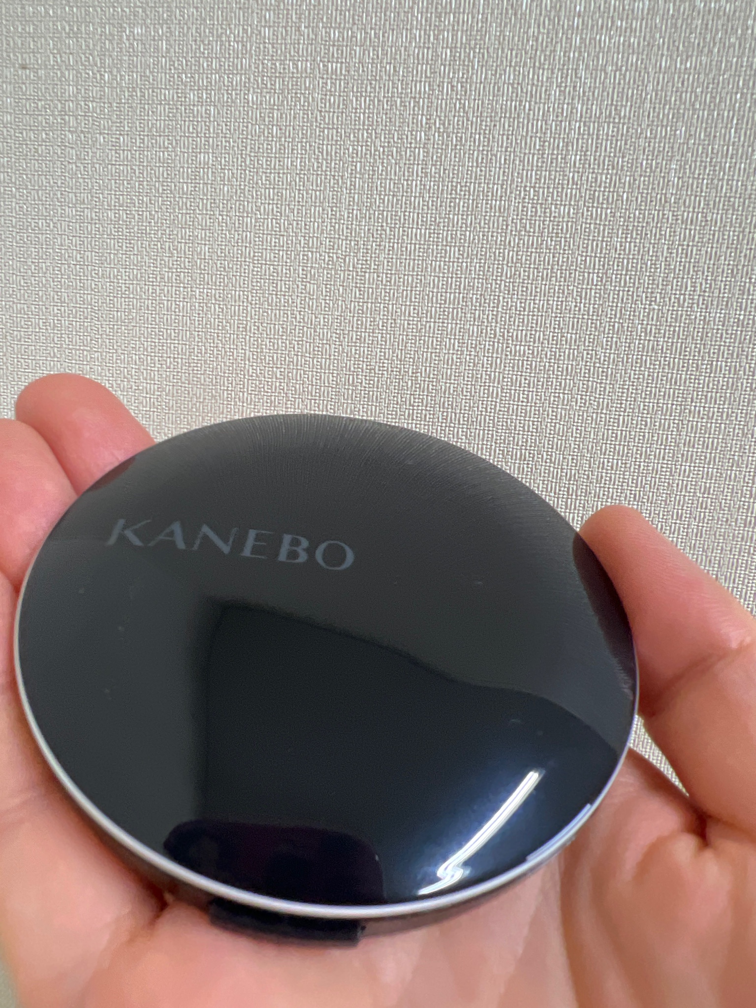 カネボウ“ファンデの仕上がりそのまま！”半透明フェイスパウダー