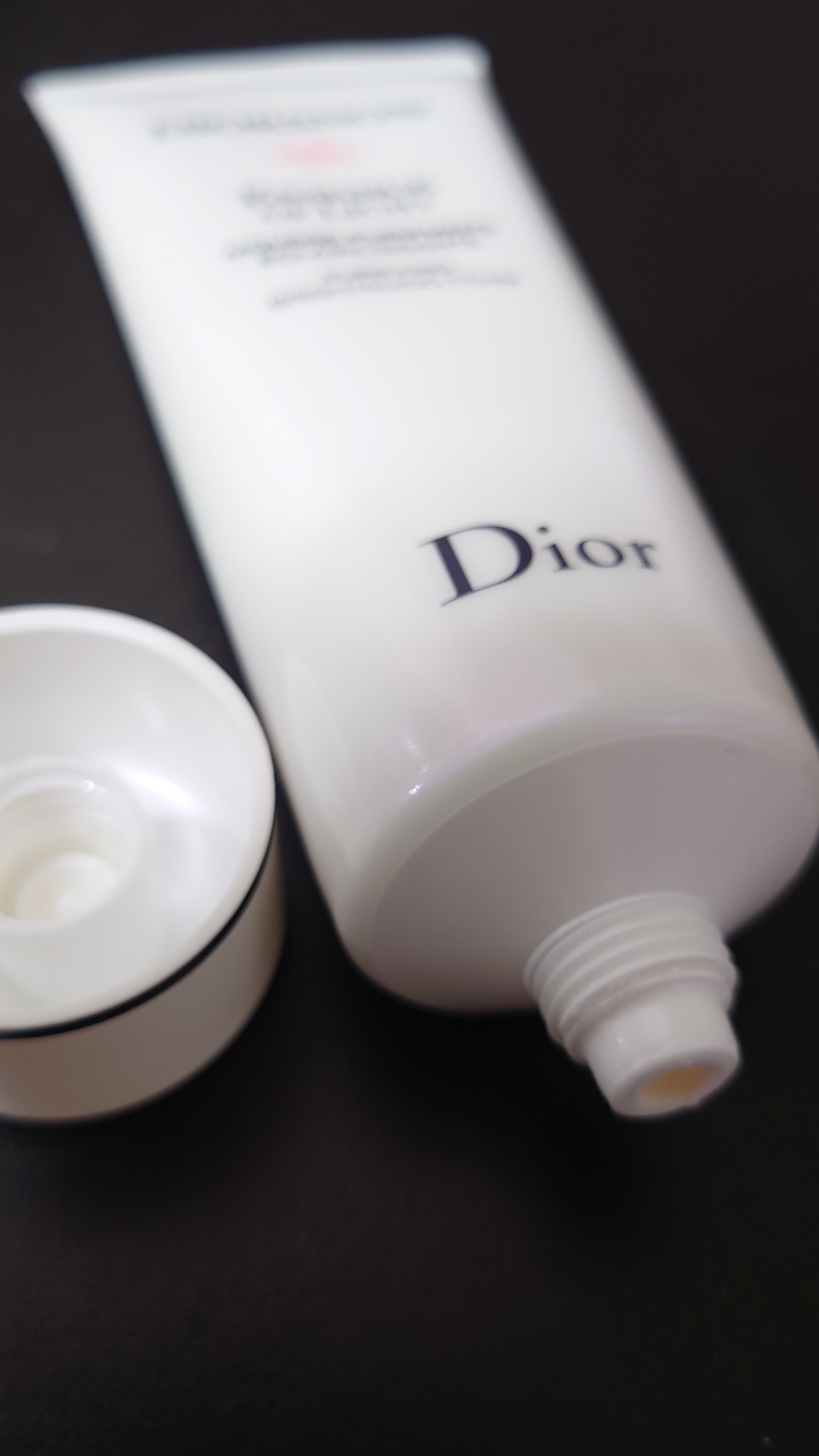 DIOR】 スノー ライト フォーム (洗顔料) - スキンケア