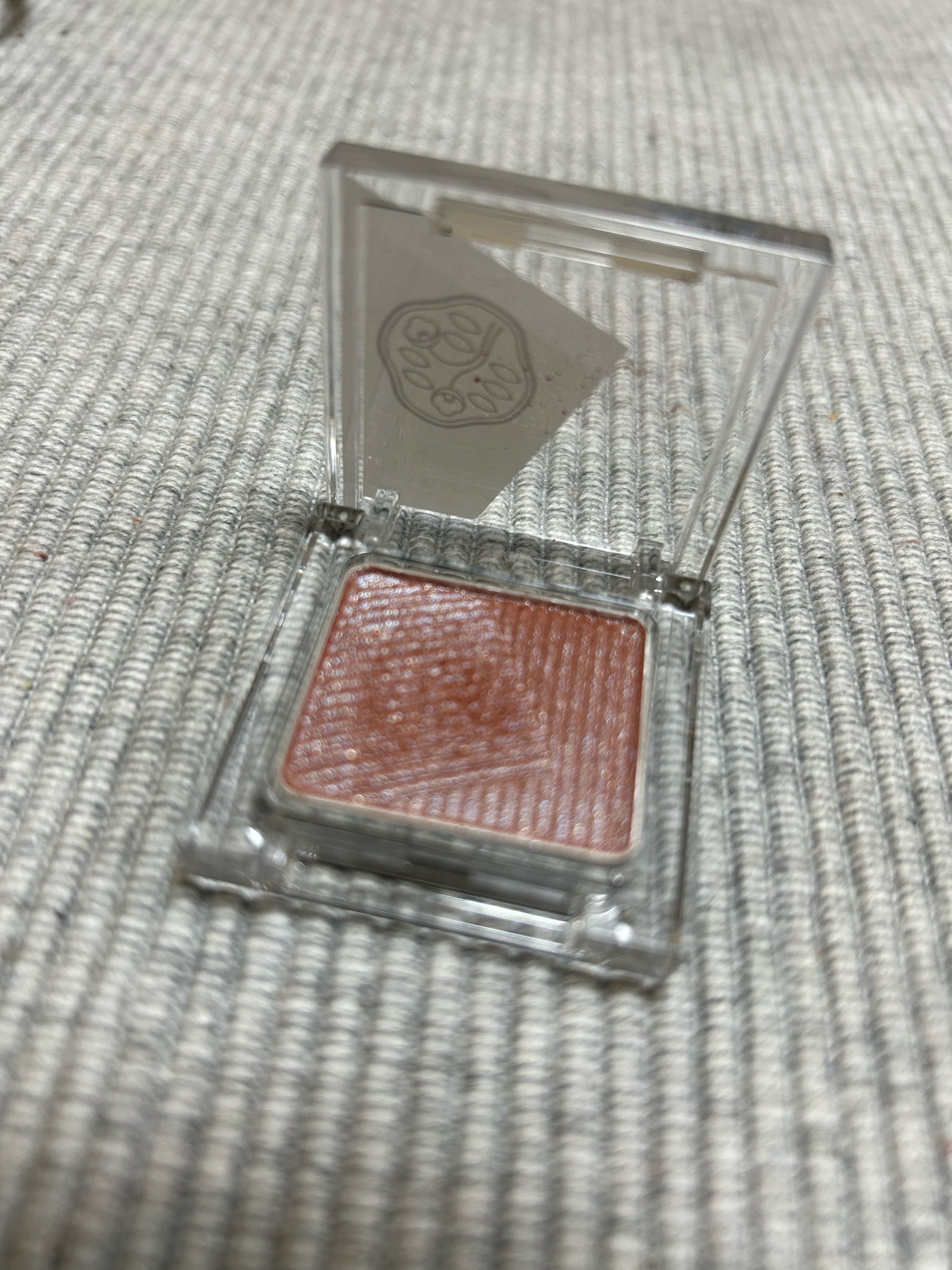 SHISEIDO / オーラデュウ プリズム イルミネーター ピコ 03 冬麗の公式