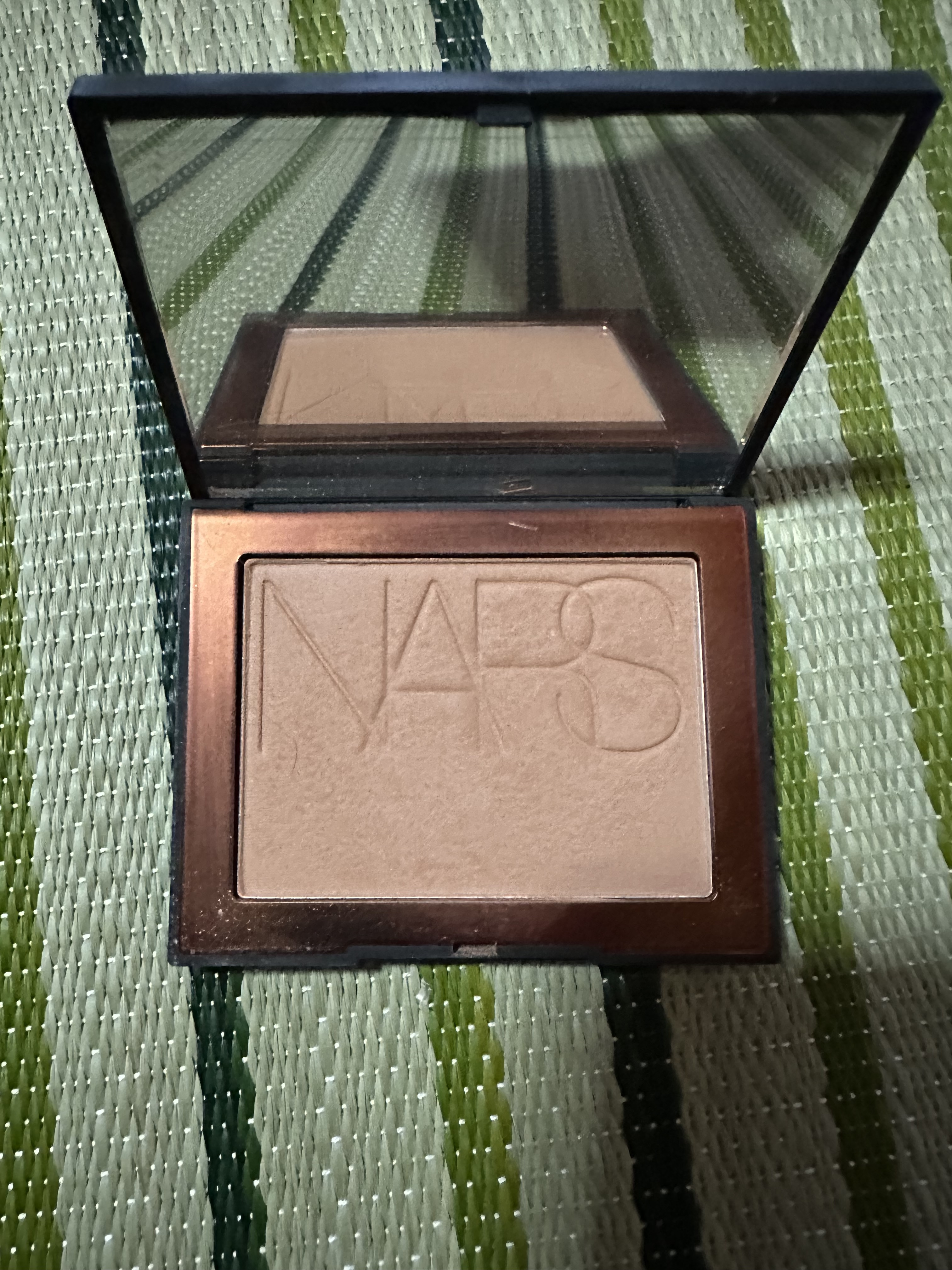 NARS / ラグナ ブロンジングパウダーの公式商品情報｜美容