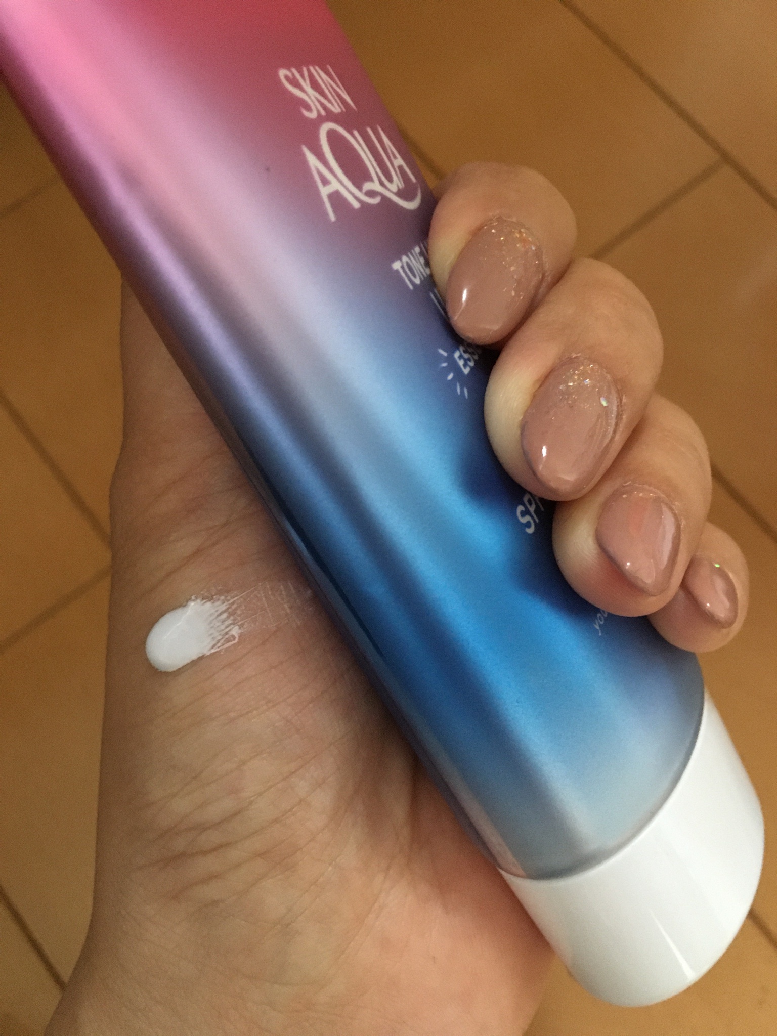 スキンアクア / トーンアップUVエッセンスの公式商品情報｜美容