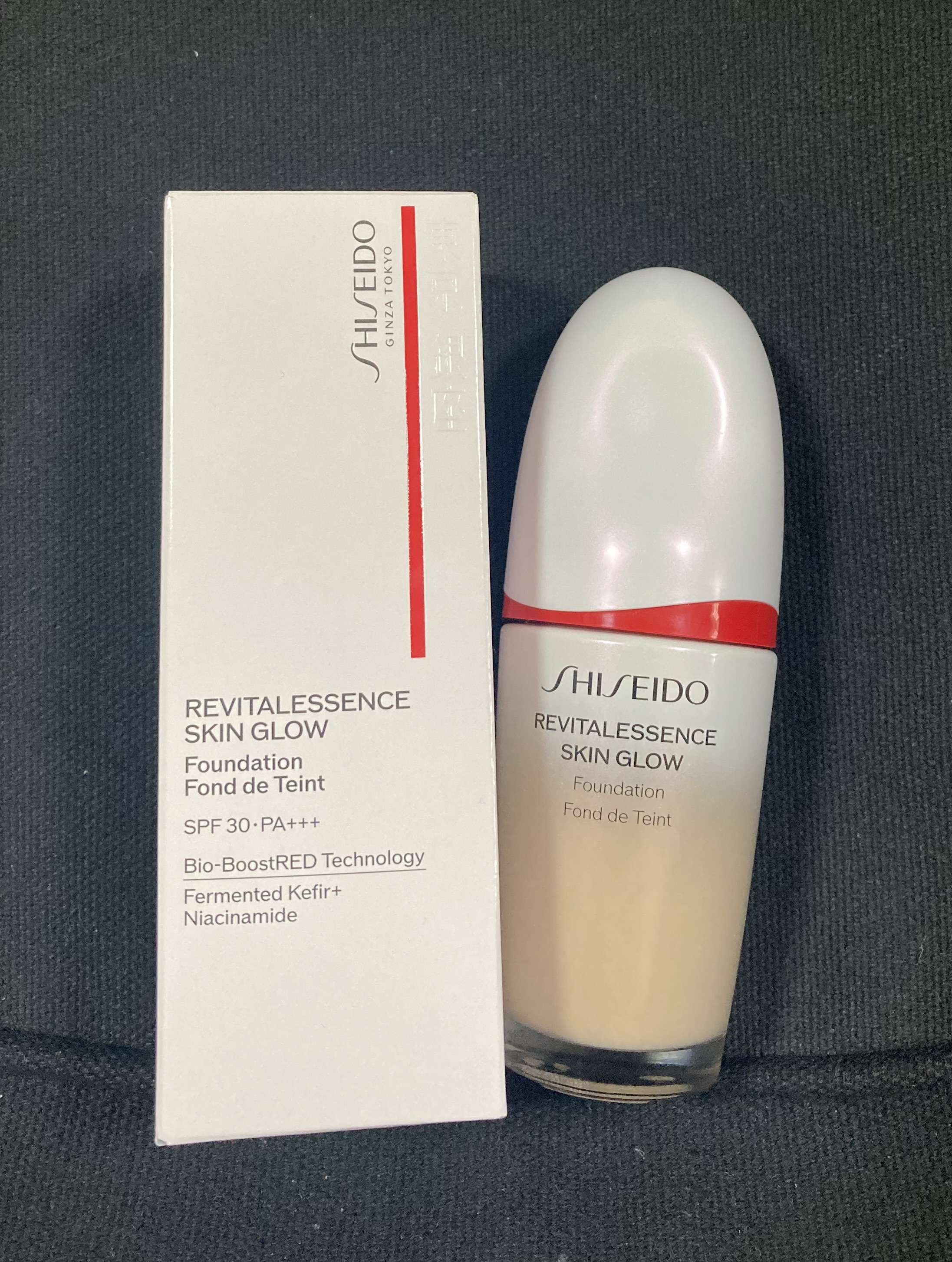 SHISEIDO / エッセンス スキングロウ ファンデーション 220