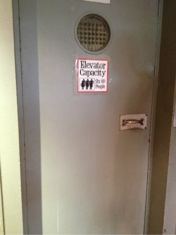 ＮＹの古いエレベーターにチョット感激する。 | nekomuさんのブログ