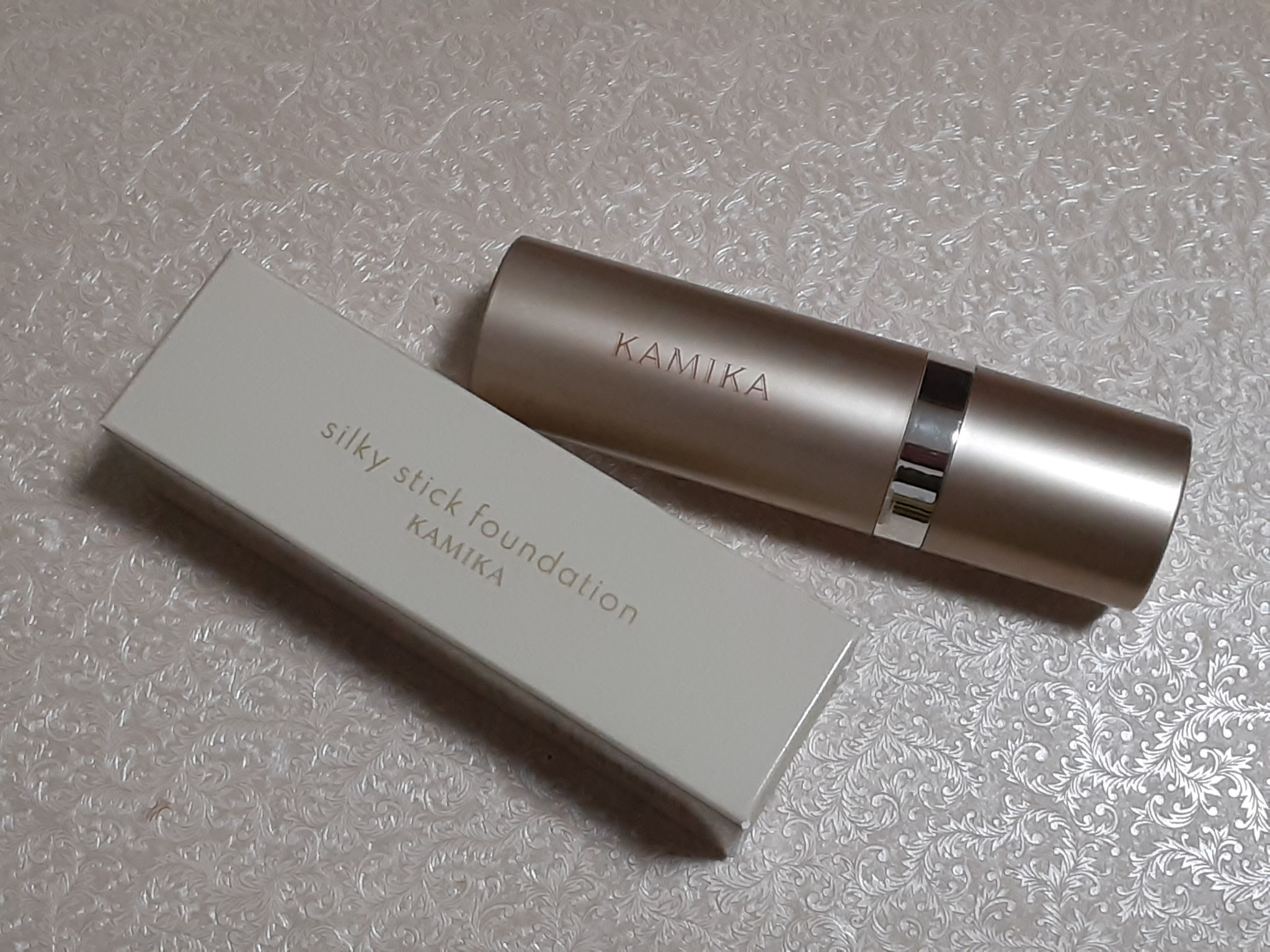 KAMIKA / シルキースティックファンデーションの公式商品情報