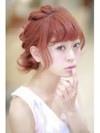 ピンクベージュ系のヘアカラーに合うメイクの色味とは…