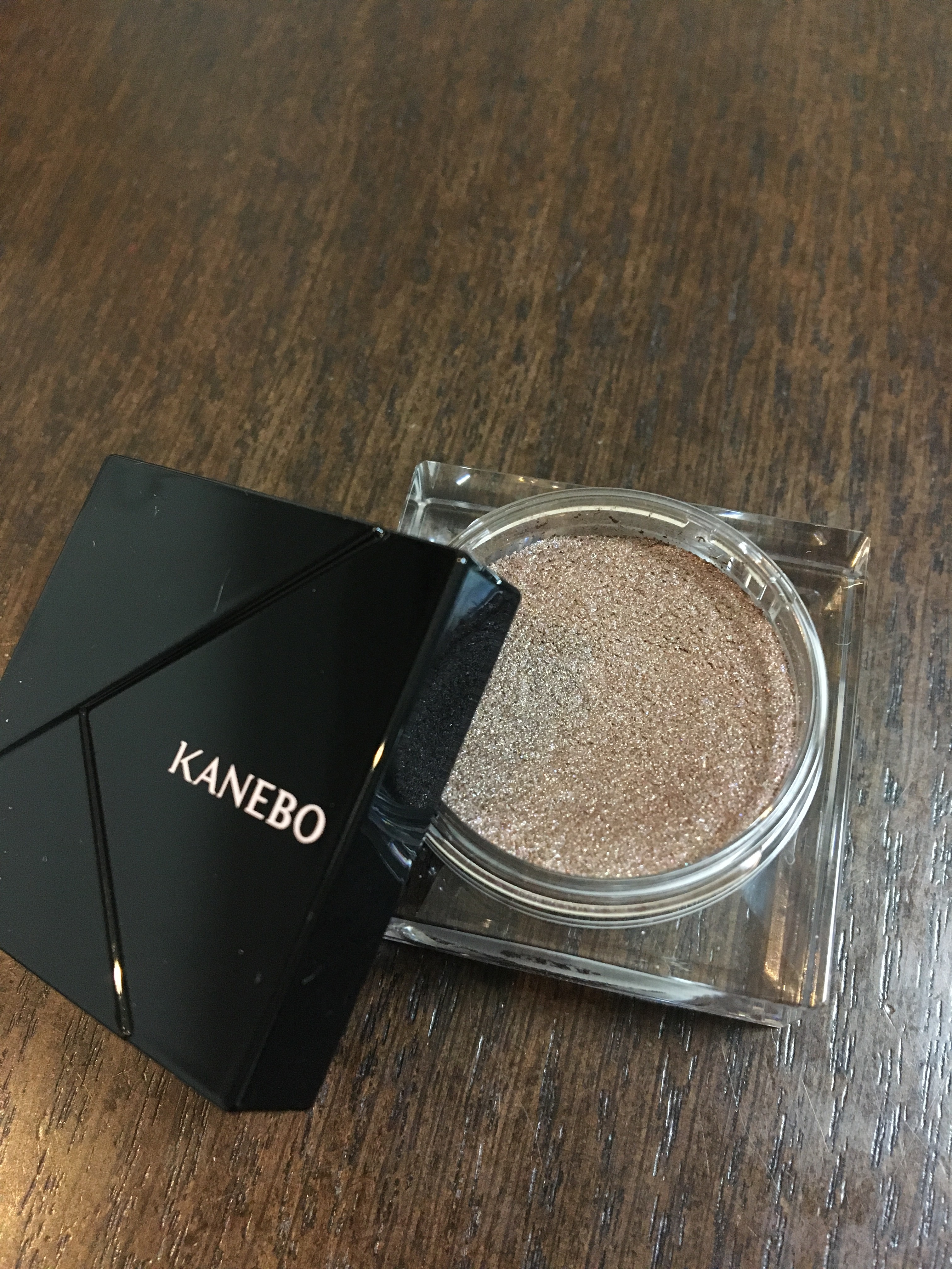 KANEBO / カネボウ モノアイシャドウ 06 Bitter Brownの公式商品情報