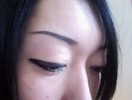 黒髪の方の眉
