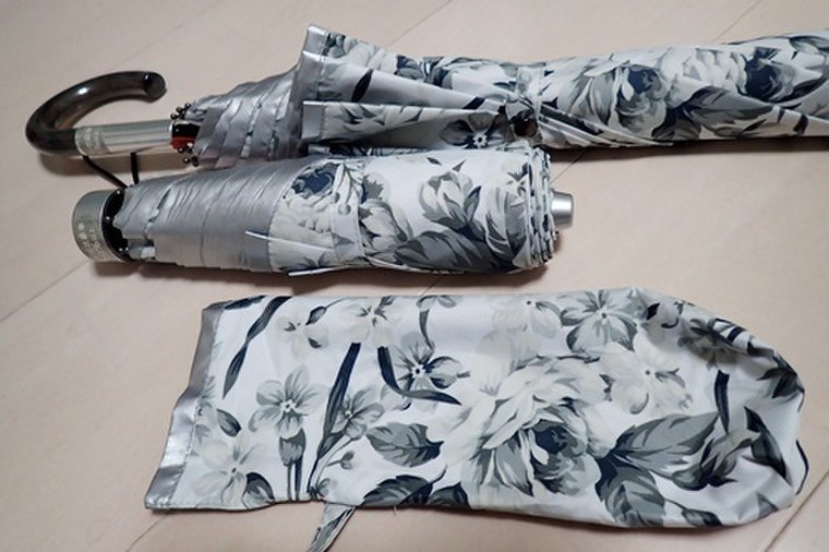しまむら ローズ柄の折畳み日傘購入 Uv遮蔽率99 以上 居眠ぱんださんのブログ Cosme アットコスメ