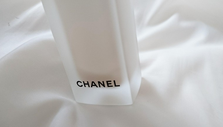 金のchanel 白のchanel 黒のchanel なんとシミが わきんぼうやさんのブログ Cosme アットコスメ