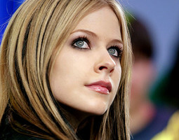 Avril Lavigne アヴリル ラヴィーン の鼻のメイ Q A Cosme アットコスメ