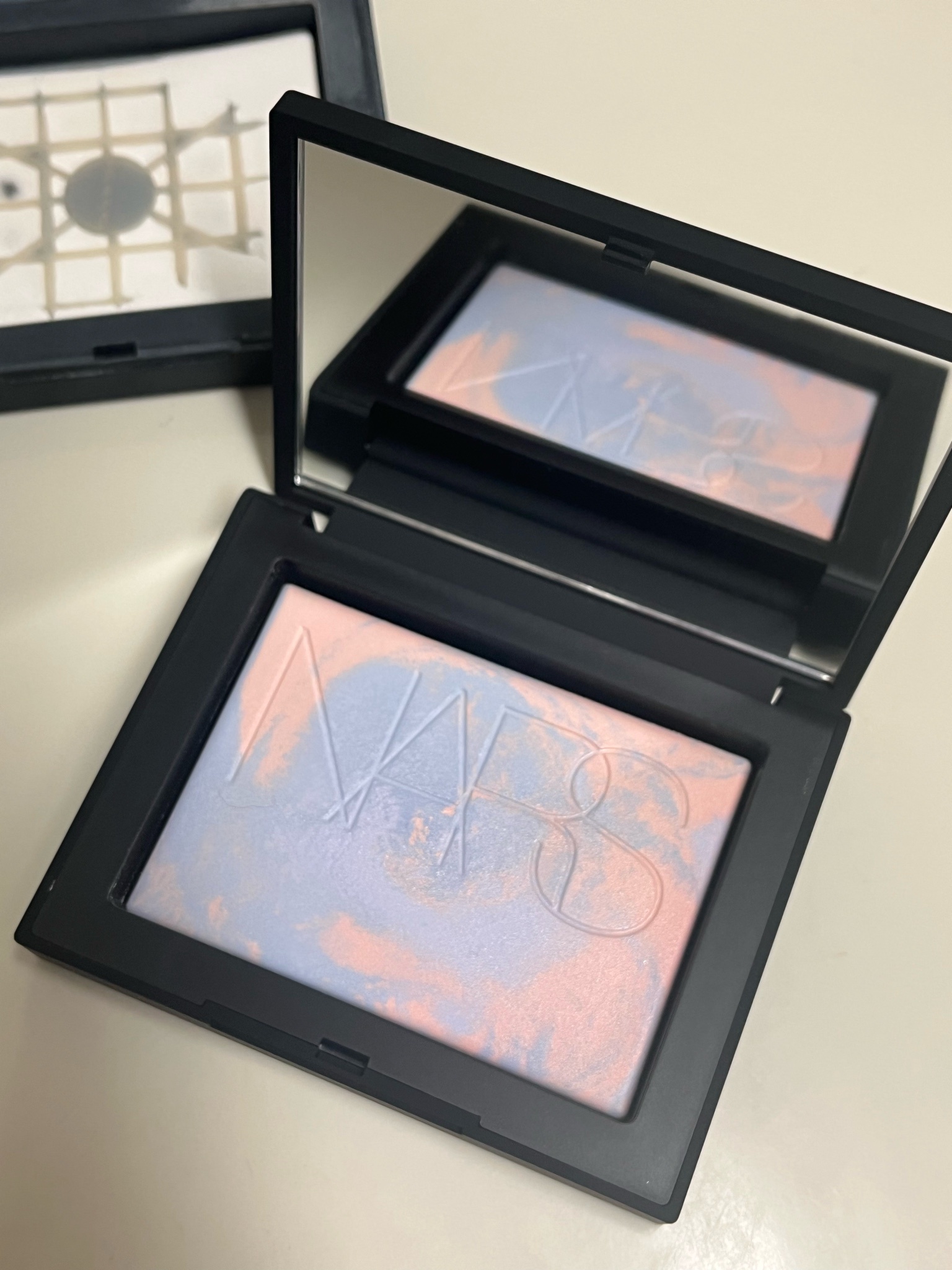 NARS / ライトリフレクティング プリズマティックパウダーの公式