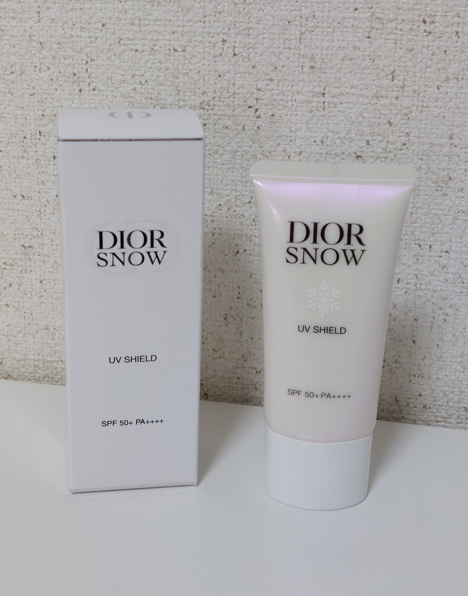 DIOR】 ディオール スノー UV シールド トーンアップ 50+ (SPF50