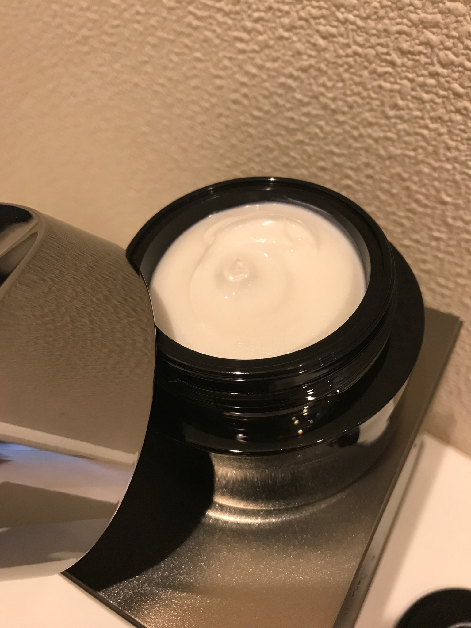 MDNA SKIN / THE FINISHING CREAMの公式商品情報｜美容・化粧品