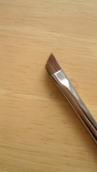 M·A·C 266 Small Angle Brush