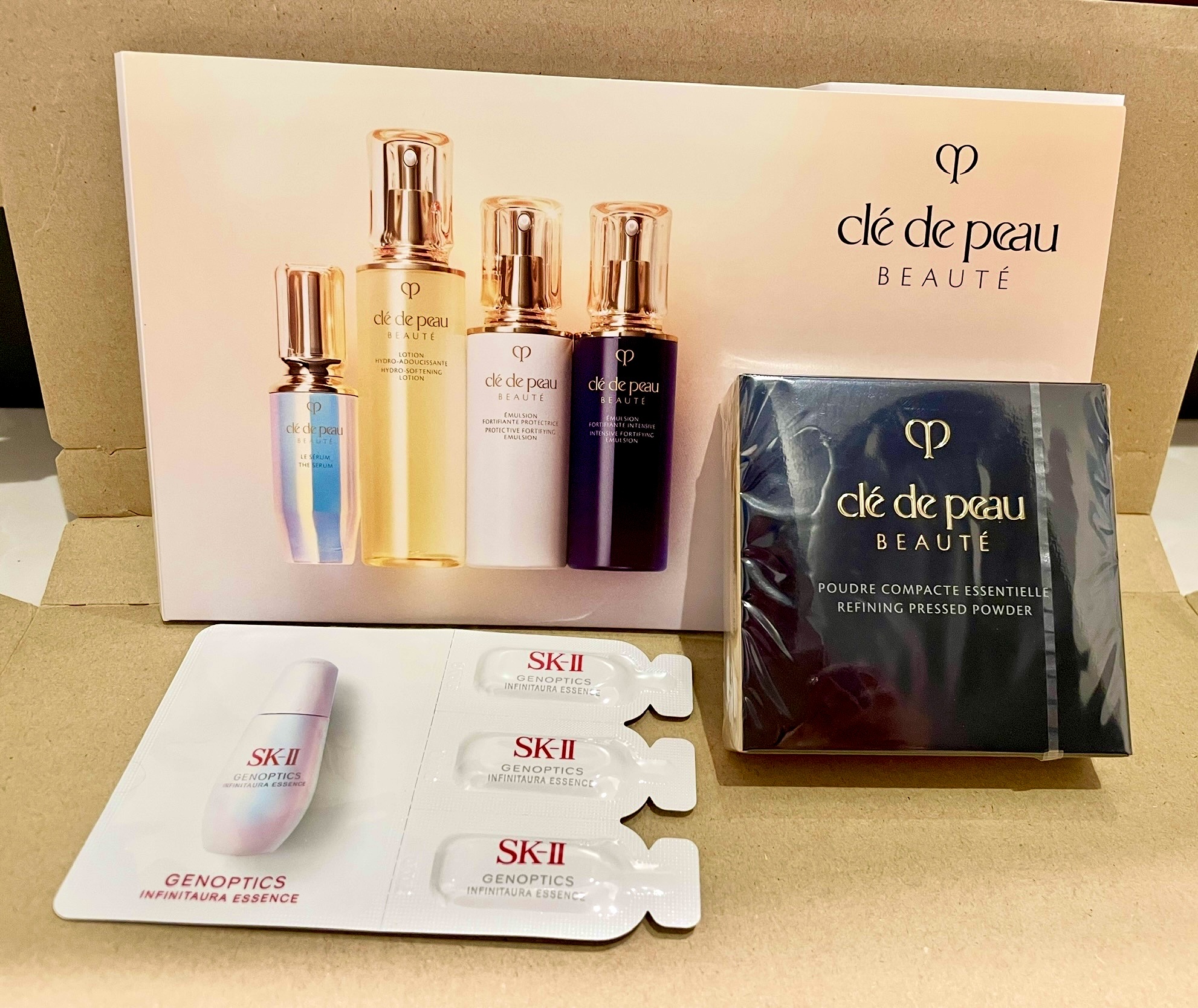 【6月新入荷】❣️本体【本物】❣️プードルコンパクトエサンシエルｎ クレ・ド・ポー ボーテ / プードルコンパクトエサンシエルnの