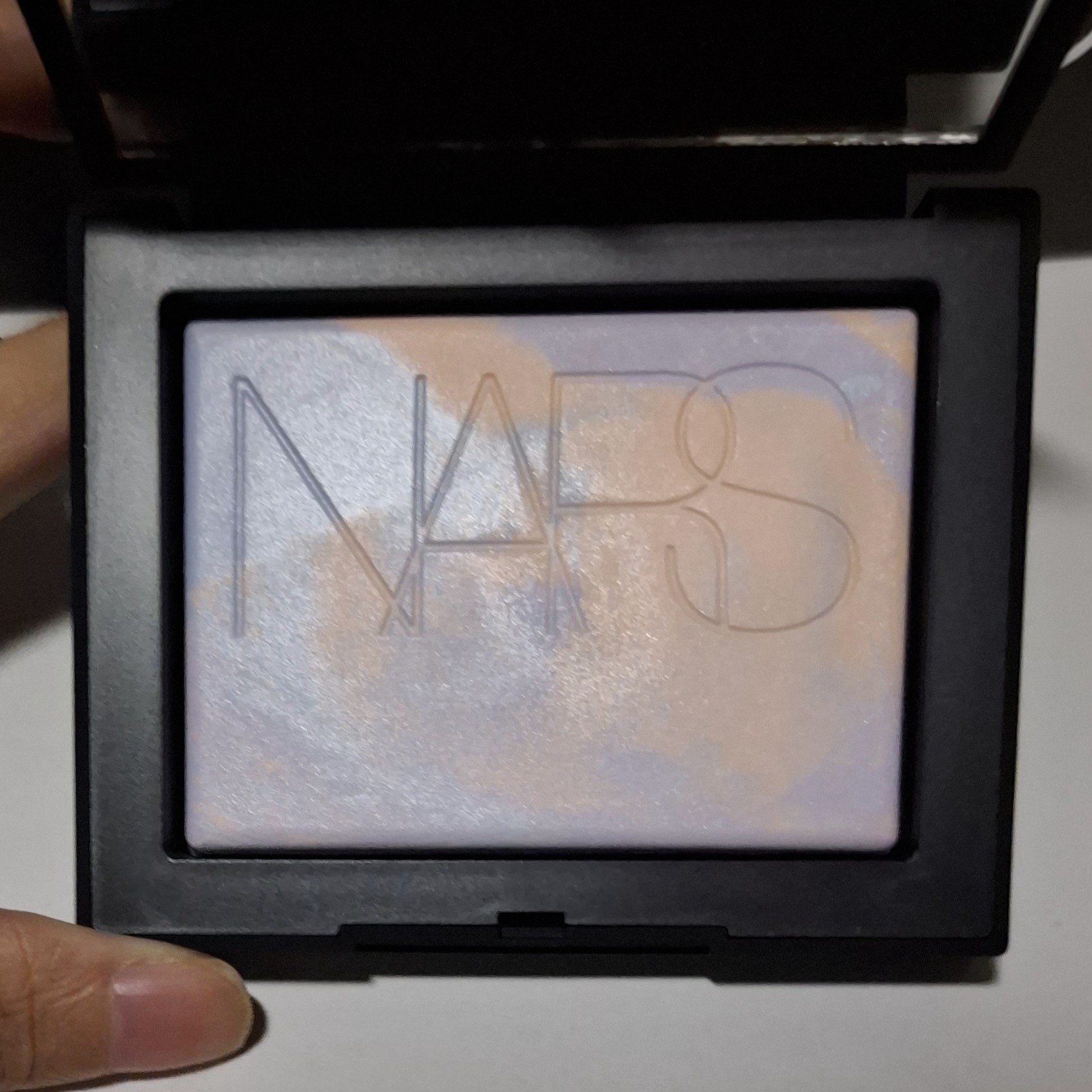 本日発売！限定 NARS「ライトリフレクティング プリズマティック