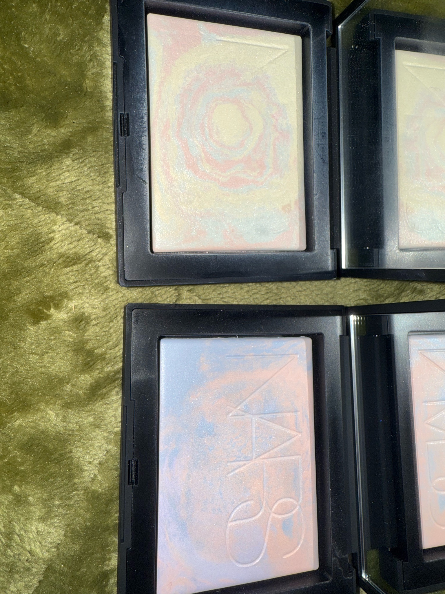 NARS / ライトリフレクティング プリズマティックパウダーの公式